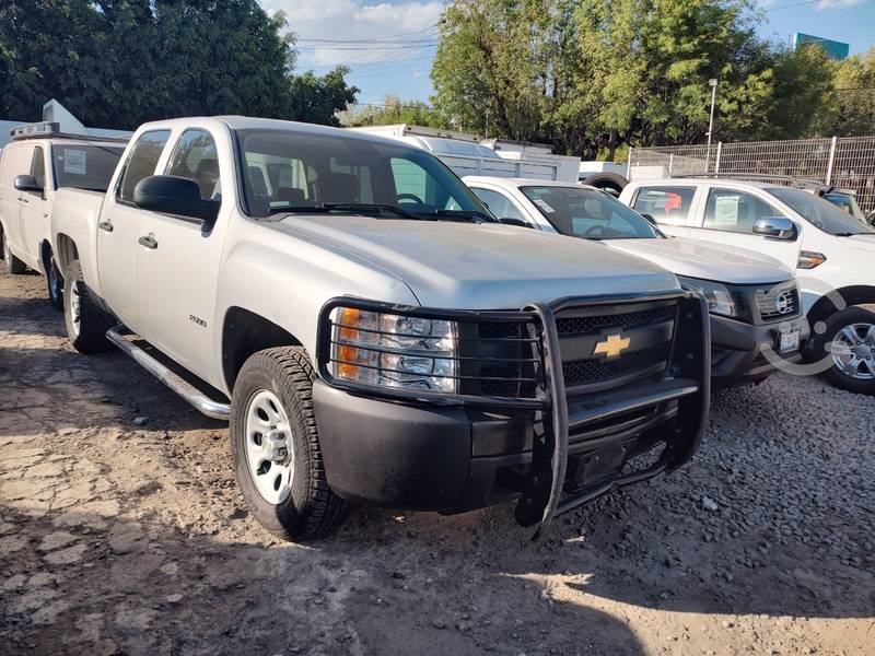 CHEVROLET SILVERADO 4X PUERTAS AIRE ACOND. en