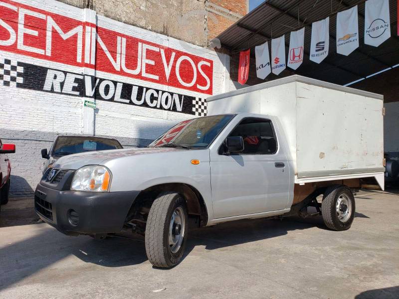 Nissan np plata caja seca excelente en Guadalajara,