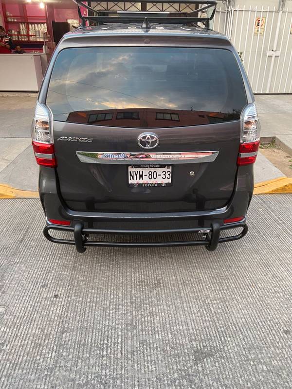 Toyota Avanza  en Tlalnepantla de Baz, Estado de México