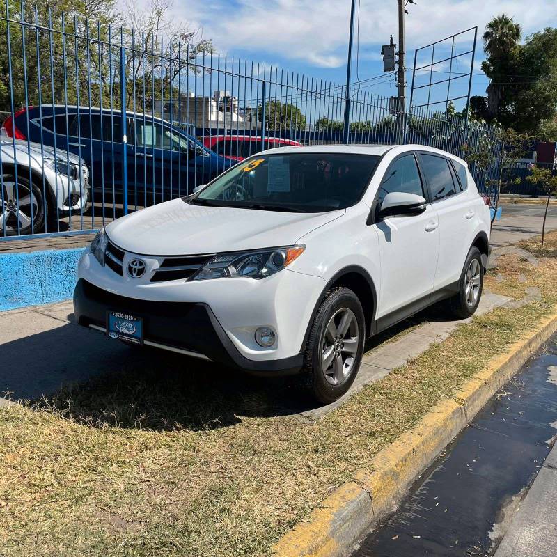 Toyota Rav4 XLE AWD  en Guadalajara, Jalisco por $
