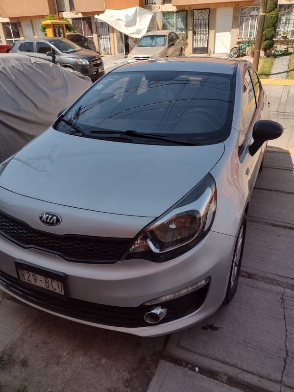 Kia rio  en Coacalco de Berriozábal, Estado de México