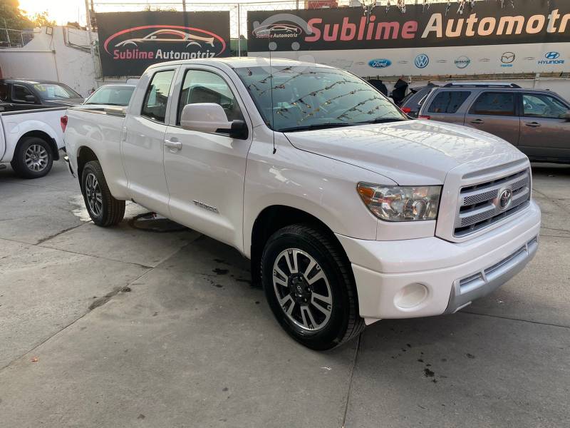 Toyota Tundra doble cabina 6 cil 4.0 impecable en