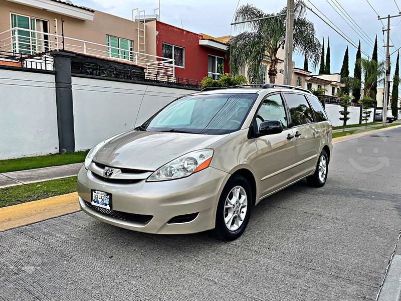 Sienna LE  automática 8pasajeros en Zapopan, Jalisco