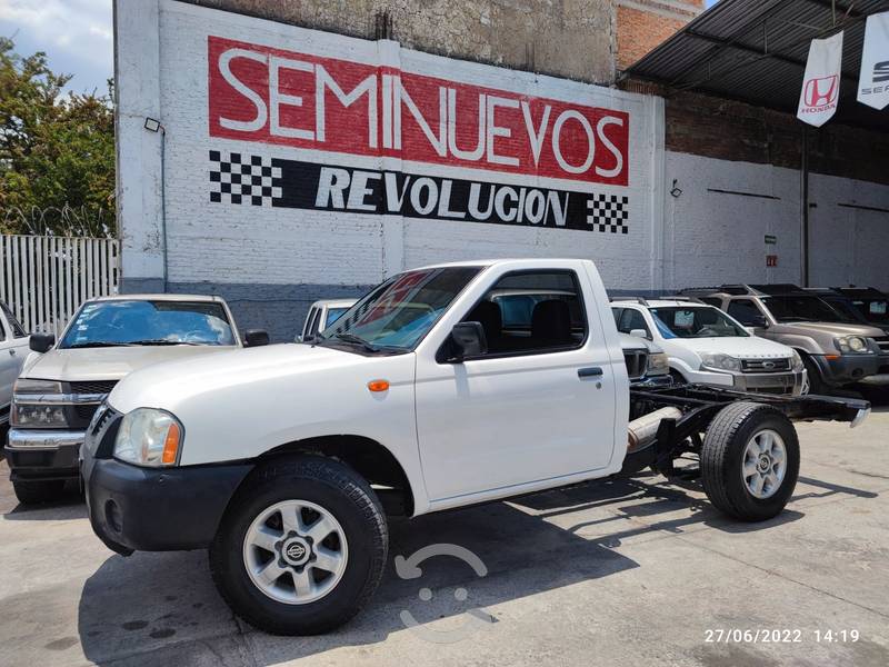 Nissan  chasis cabina,aire, excelente en Guadalajara,