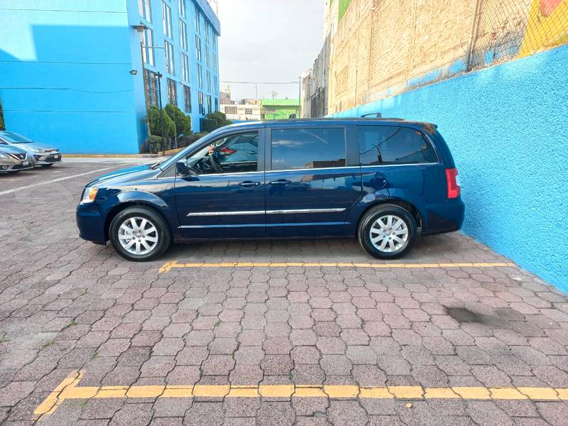 CHRYSLER TOWN & COUNTRY  CHECALA en Iztacalco, Ciudad de