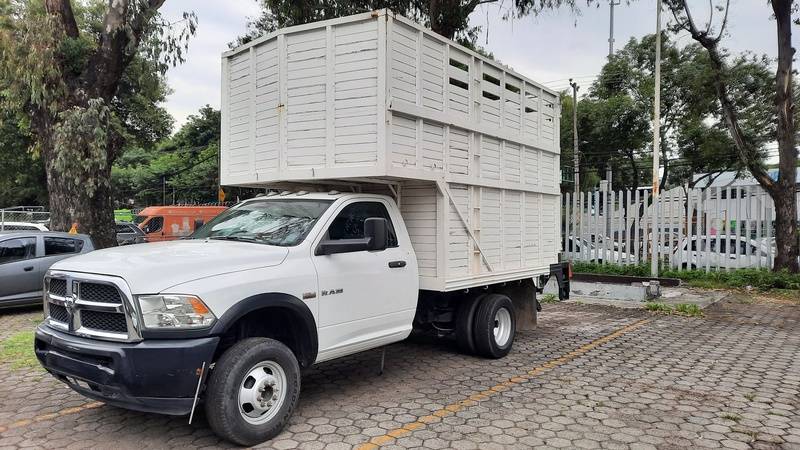 RAM  P Reg Cab 4x2 V8 5MT en Xochimilco, Ciudad de