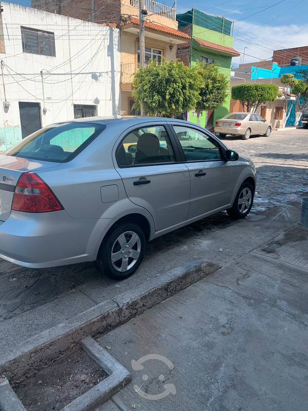 aveo  automático color plata en Guadalajara, Jalisco